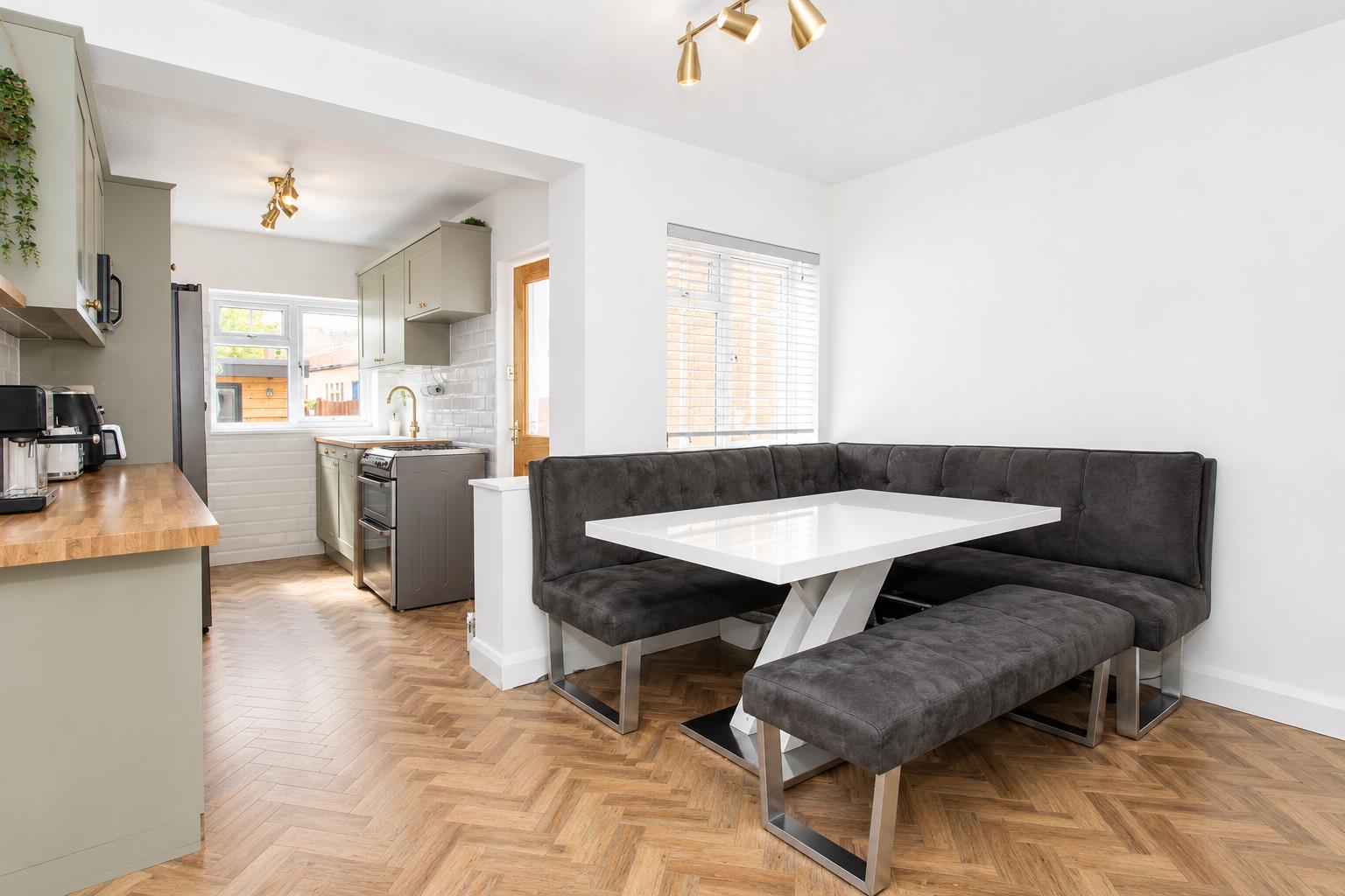 2 bed property in Canons Lane, Tadworth